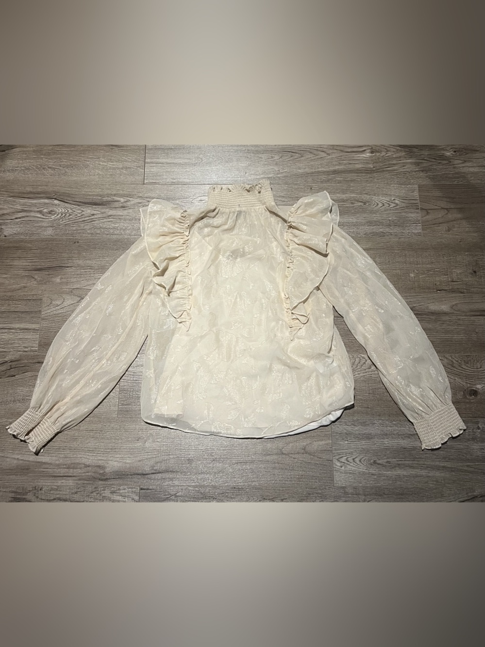 R&W'S CO. Floral Ruffle Blouse in Cream Size Medium